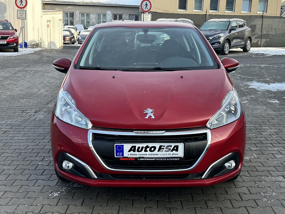 Peugeot 208 1.2i 