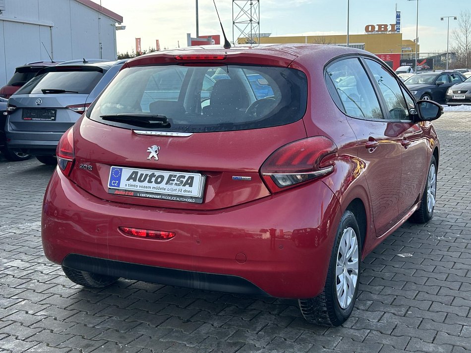 Peugeot 208 1.2i 