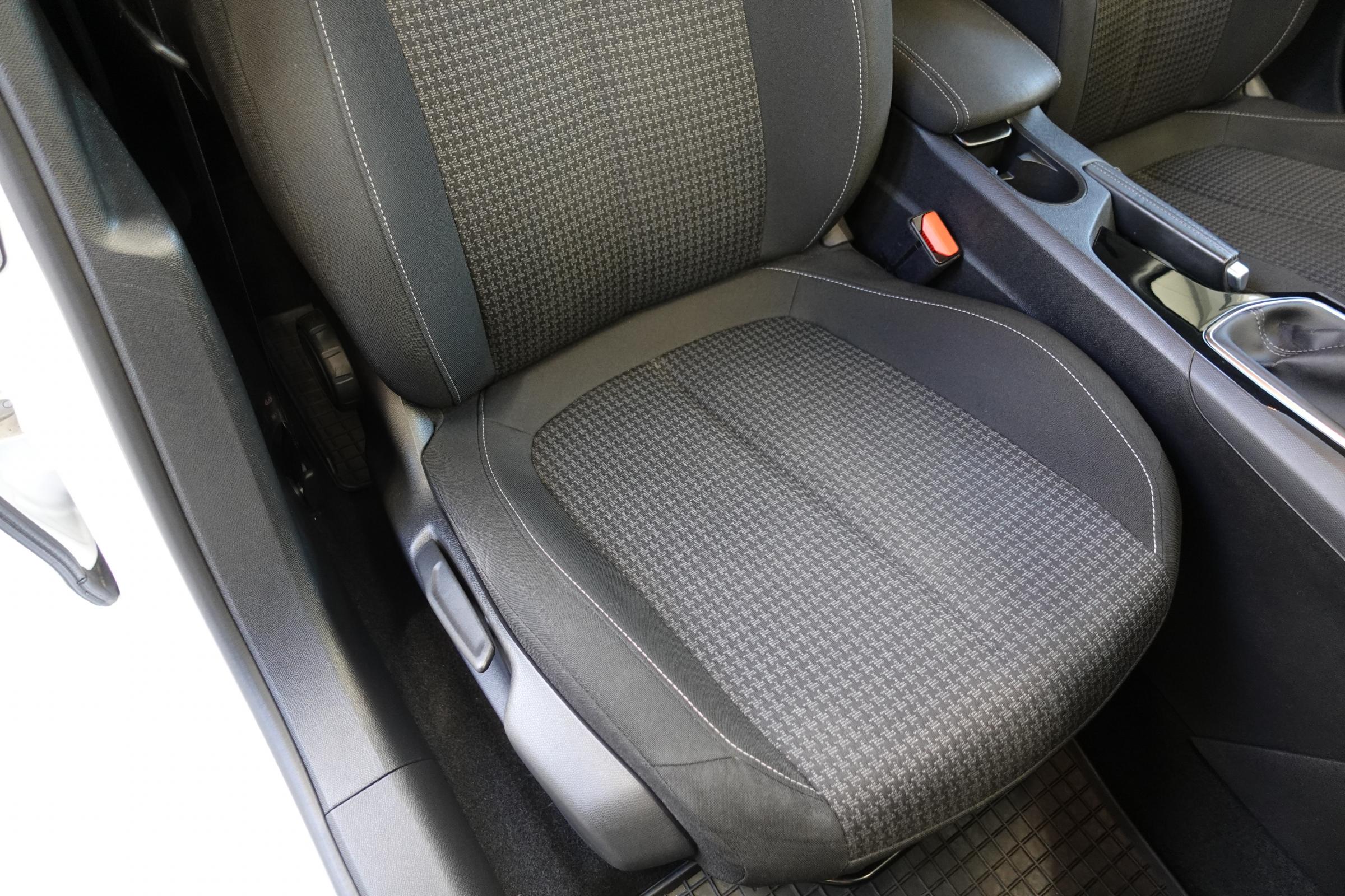 Peugeot 308, 2018 - pohled č. 11