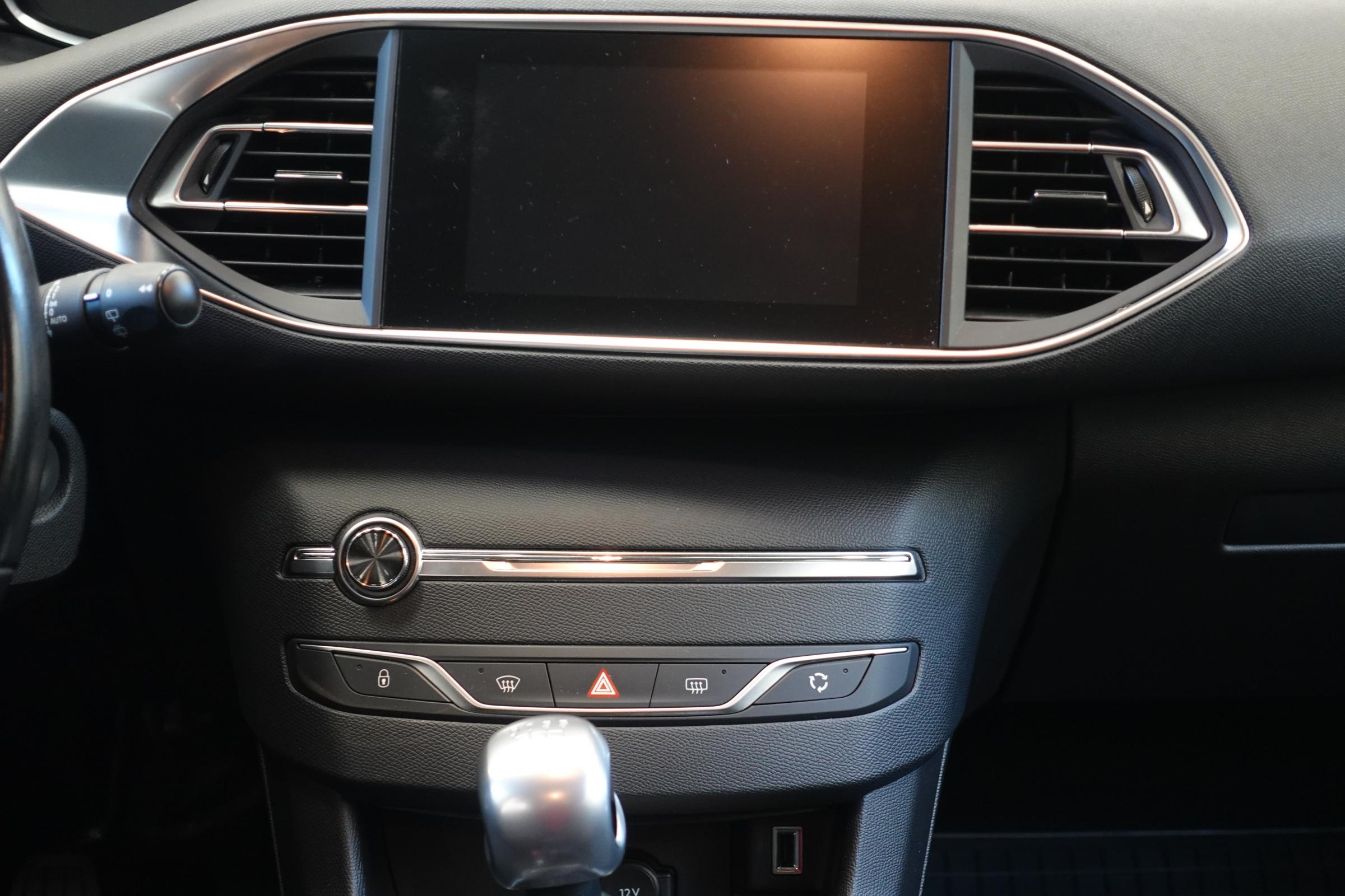 Peugeot 308, 2018 - pohled č. 16