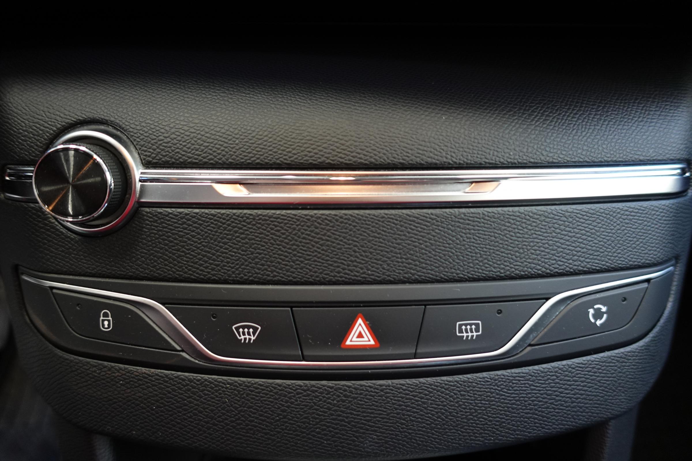 Peugeot 308, 2018 - pohled č. 19