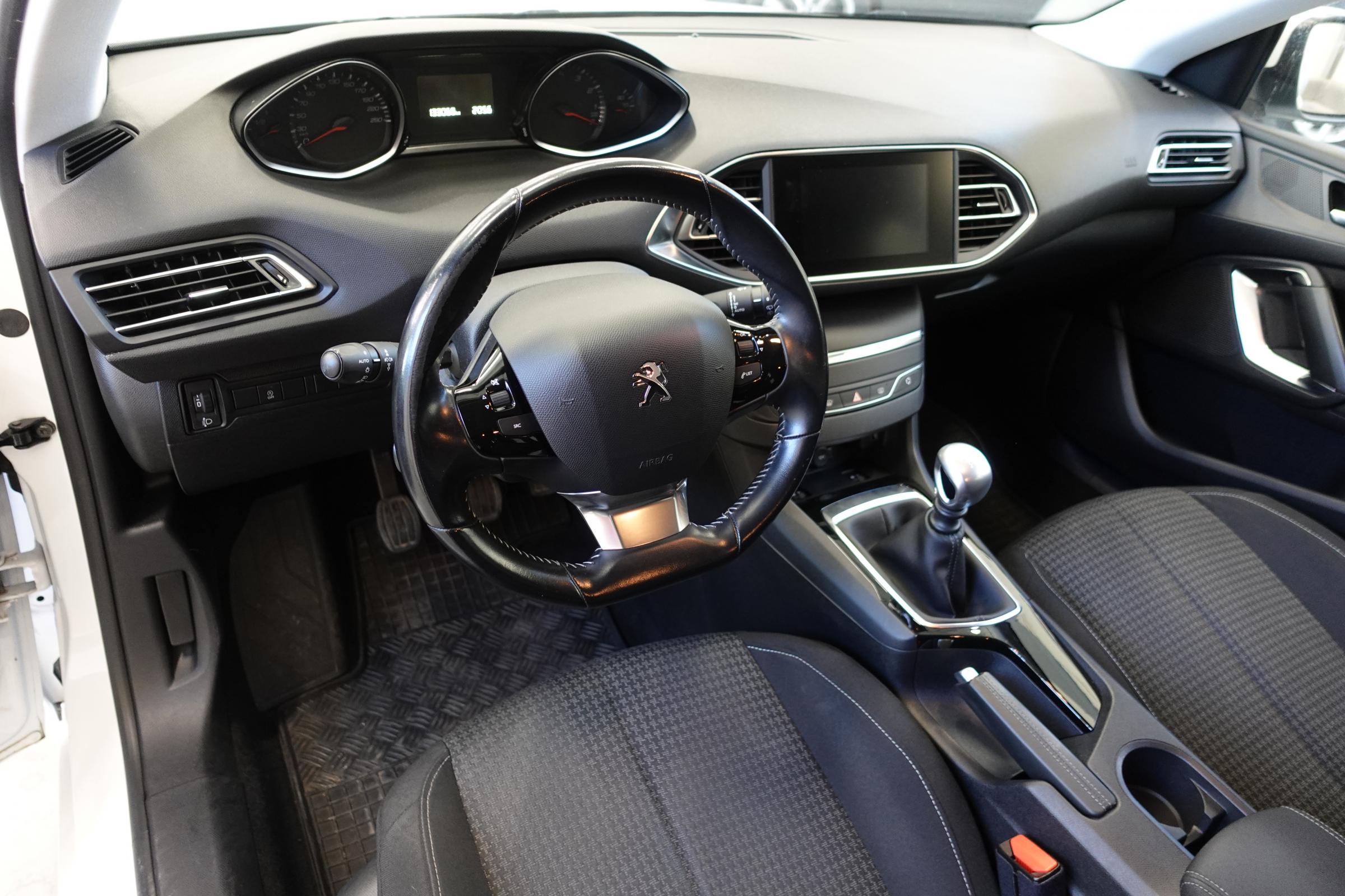 Peugeot 308, 2018 - pohled č. 21