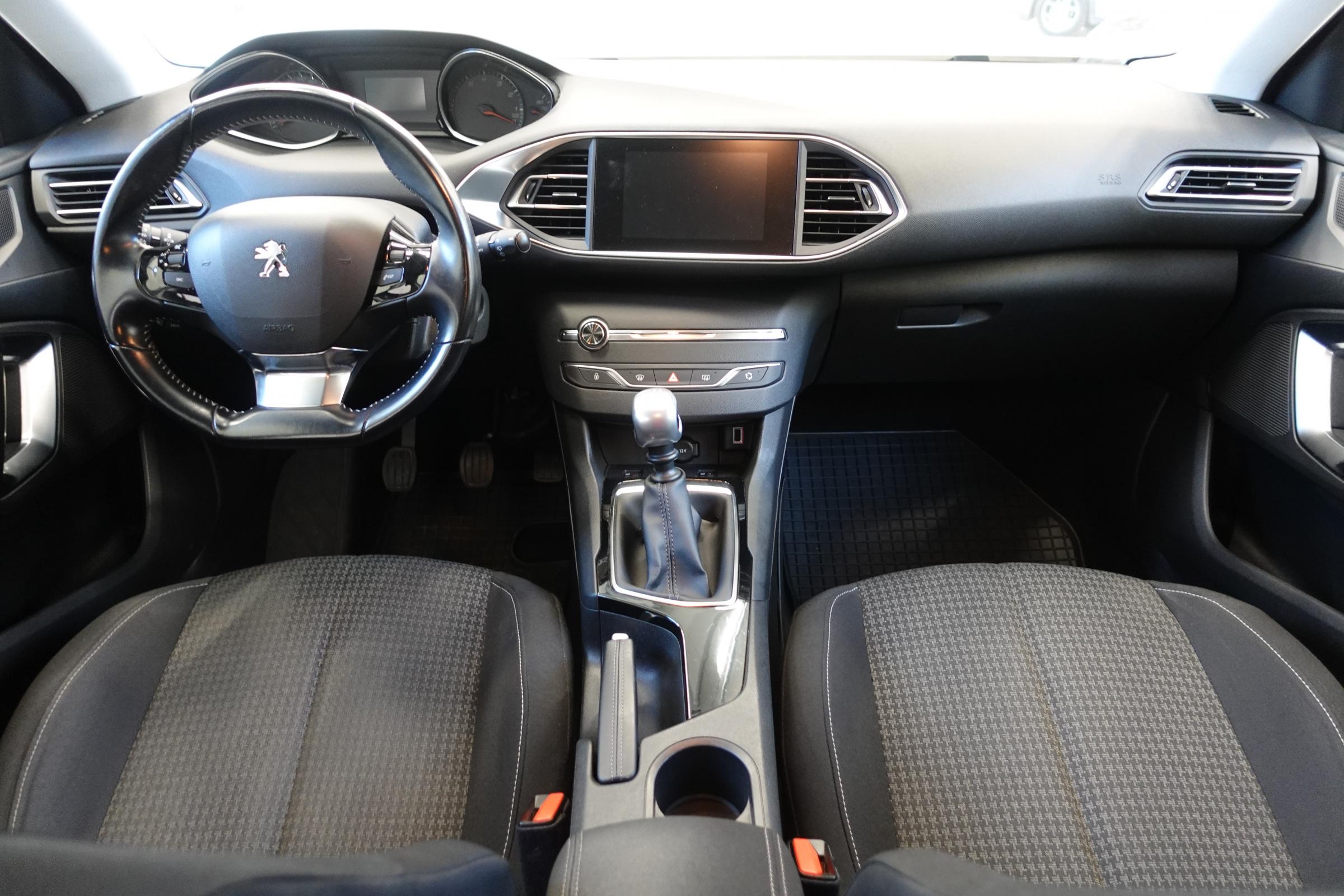 Peugeot 308, 2018 - pohled č. 8