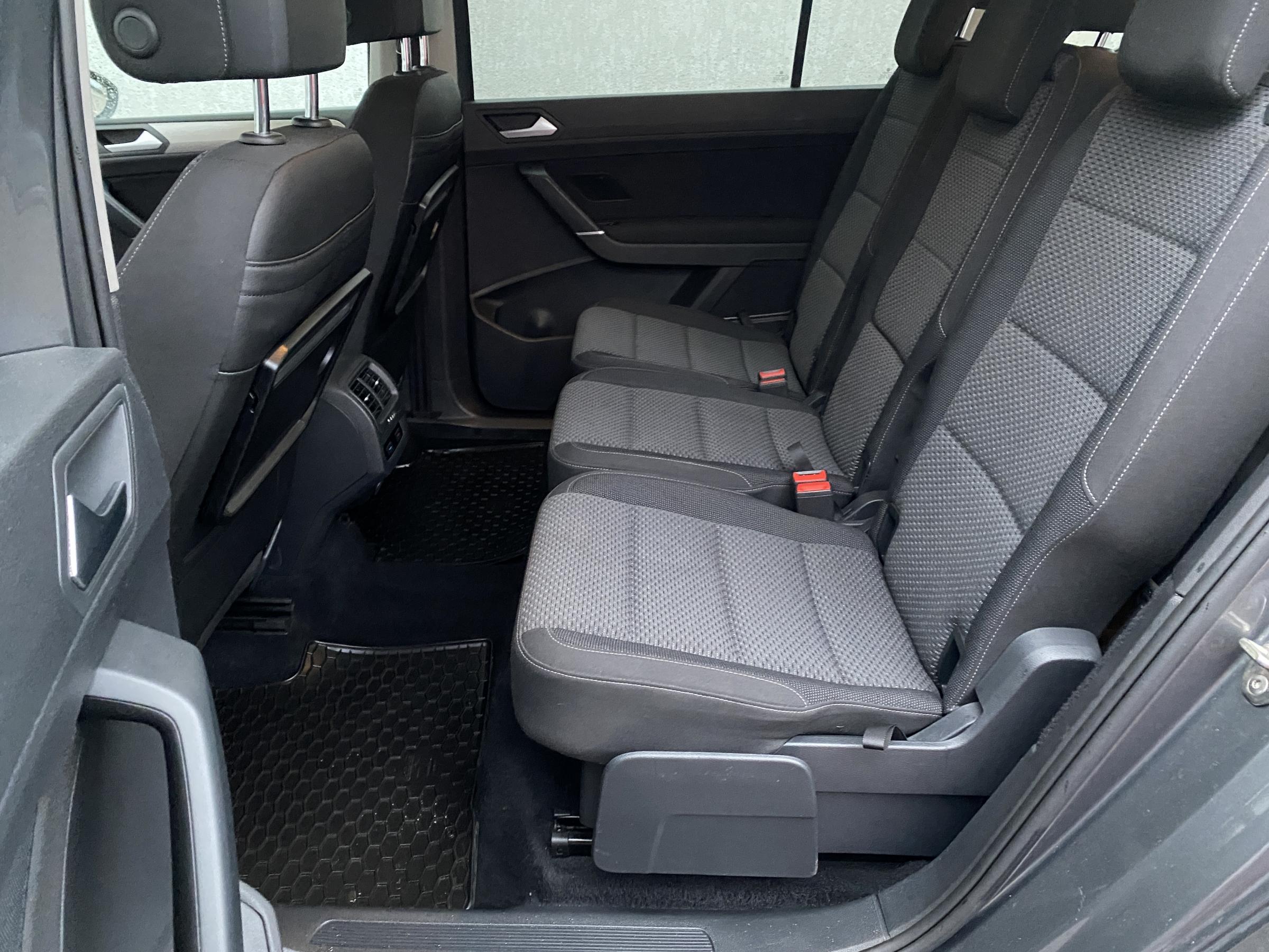 Volkswagen Touran, 2016 - pohled č. 10