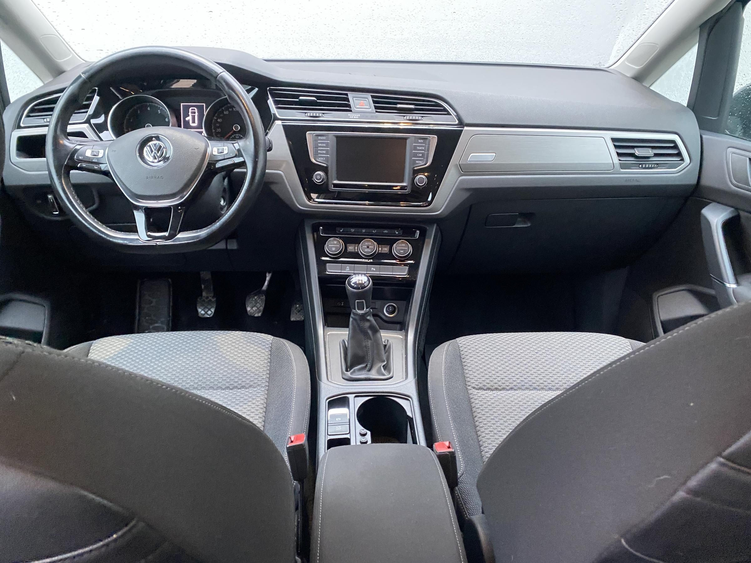 Volkswagen Touran, 2016 - pohled č. 8