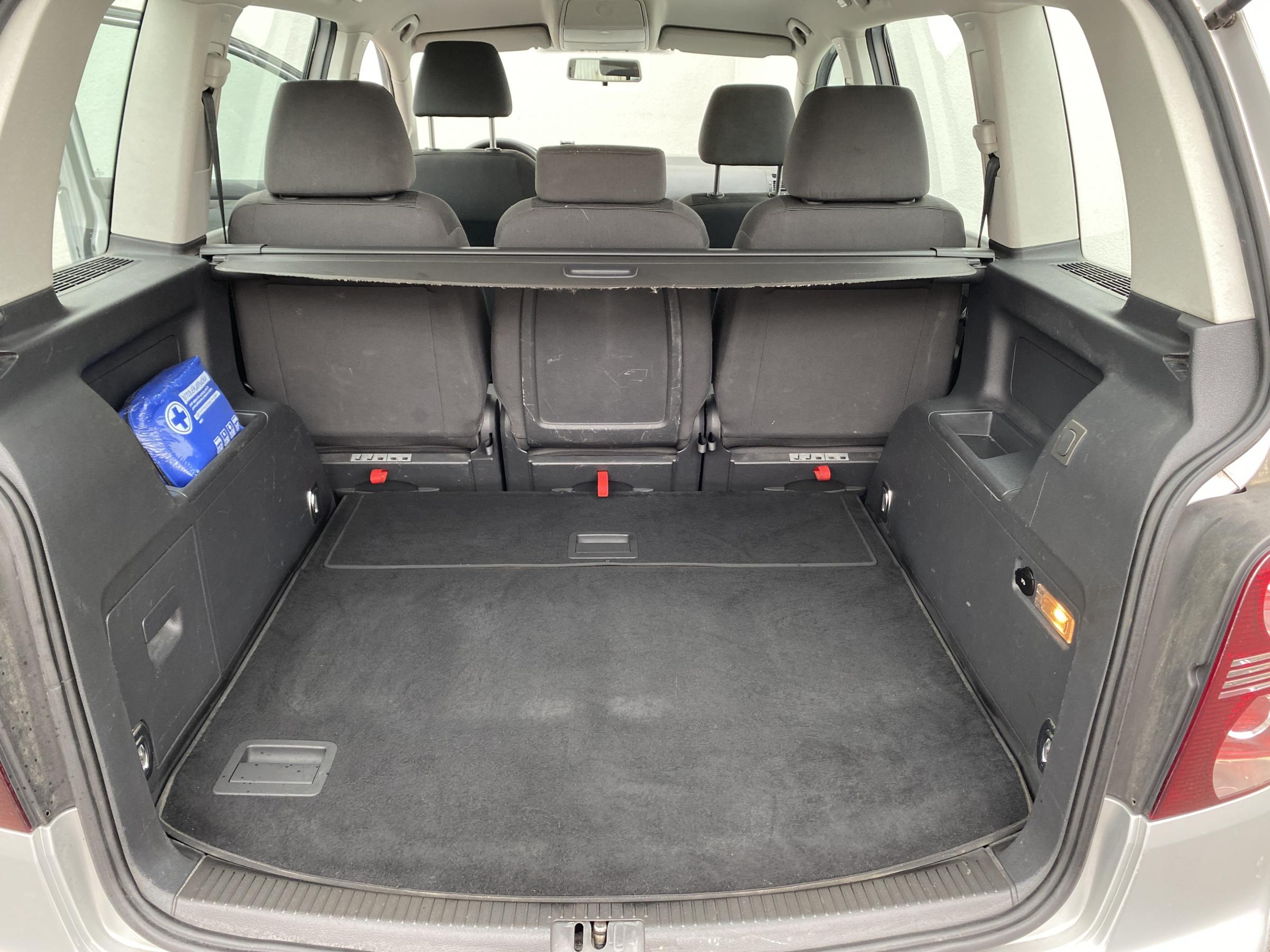 Volkswagen Touran, 2009 - pohled č. 7