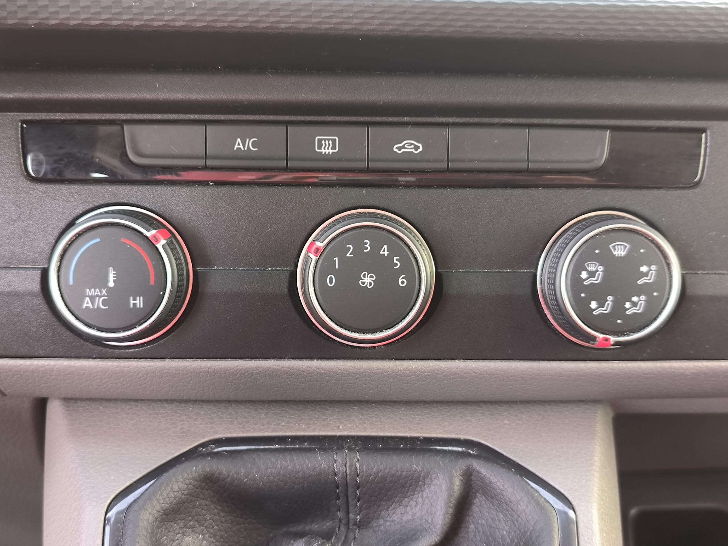 Volkswagen Transporter, 2020 - pohled č. 17