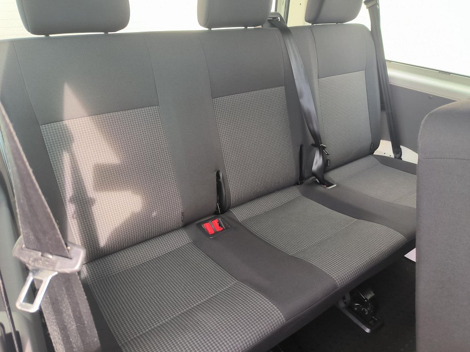 Volkswagen Transporter 2.0TDi  9míst