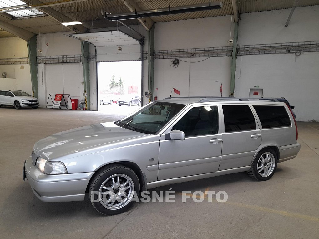 Volvo V70 2.0 