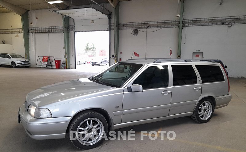 Volvo V70 2.0 