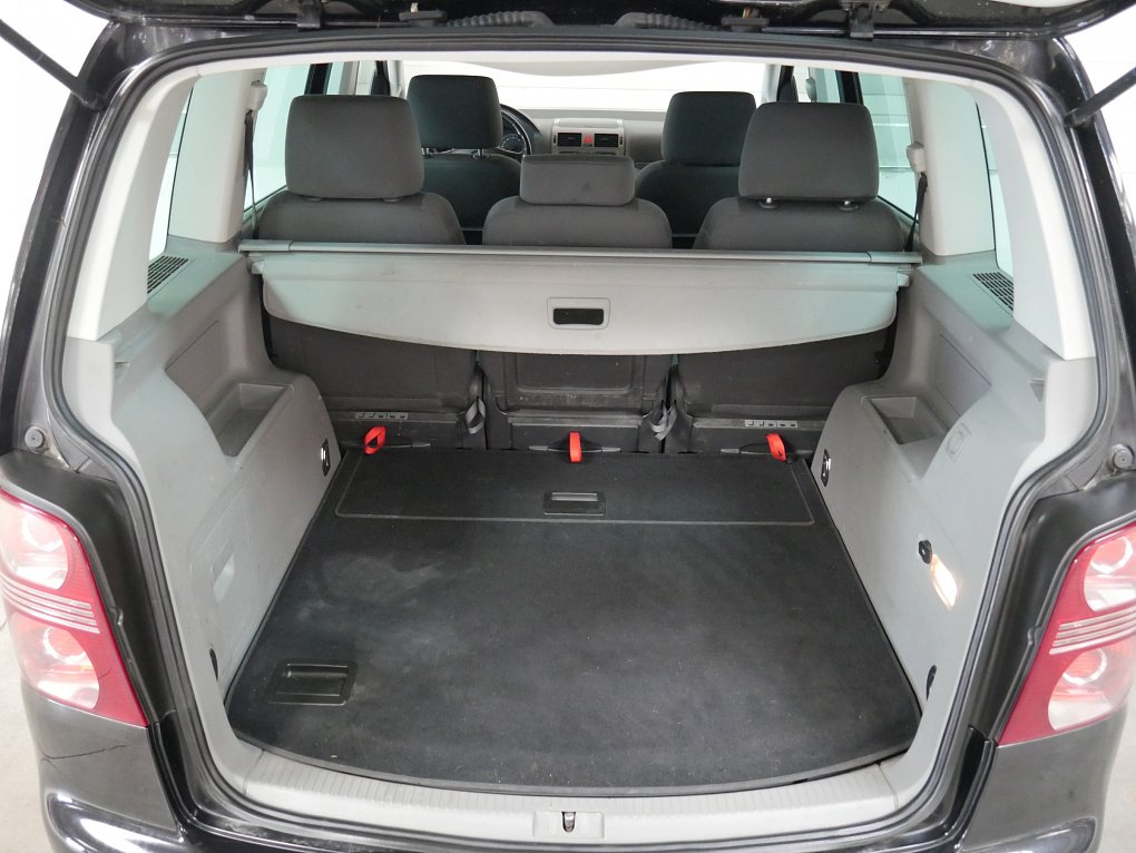 Volkswagen Touran 2.0 TDi 