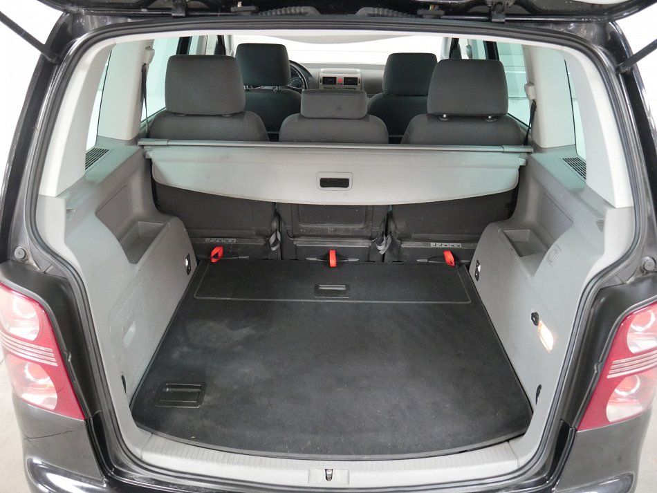 Volkswagen Touran 2.0 TDi 