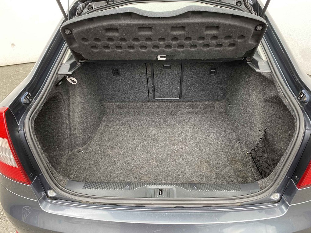 Škoda Octavia II 1.6 TDi Elegance