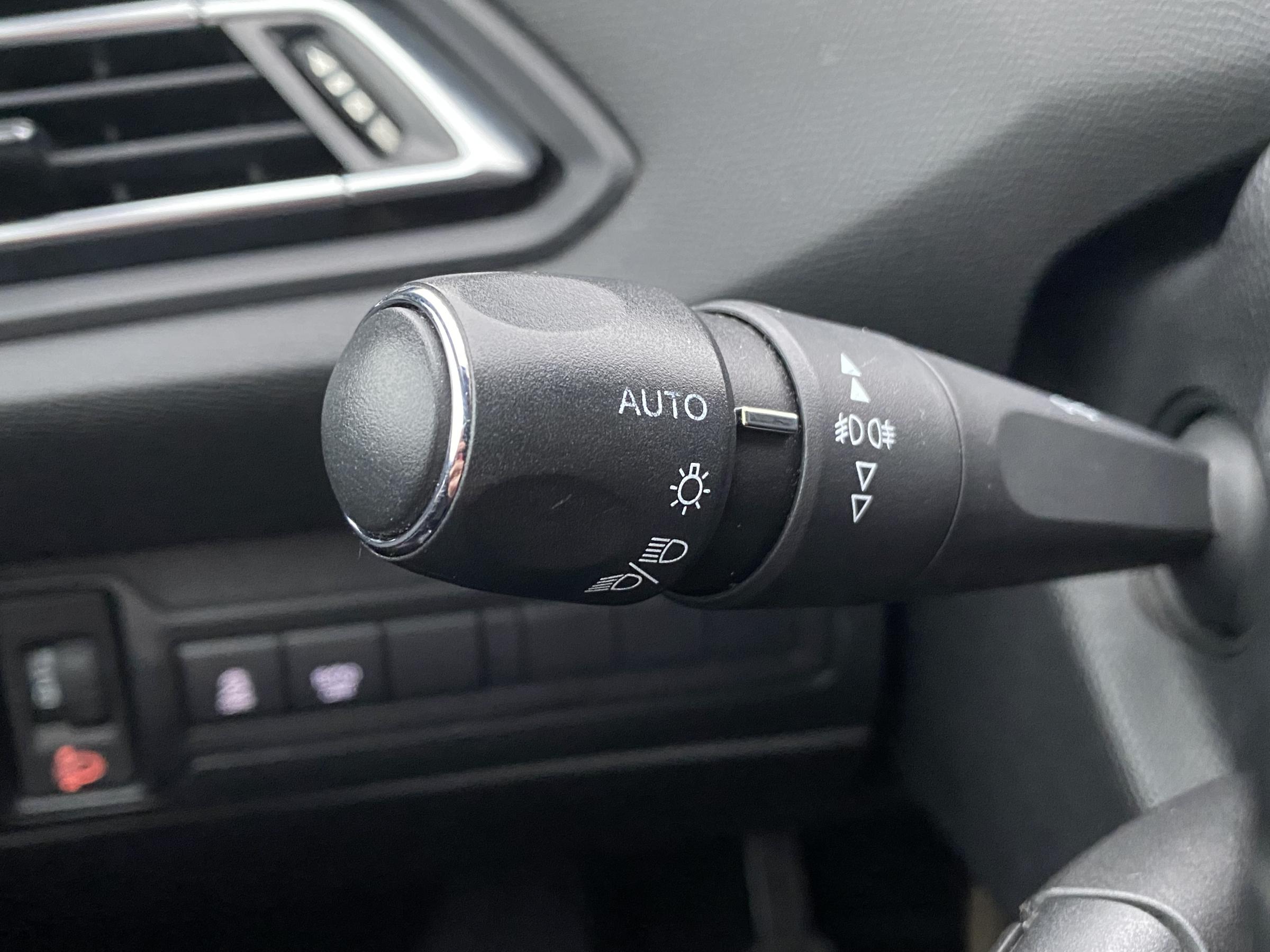 Peugeot 308, 2014 - pohled č. 12