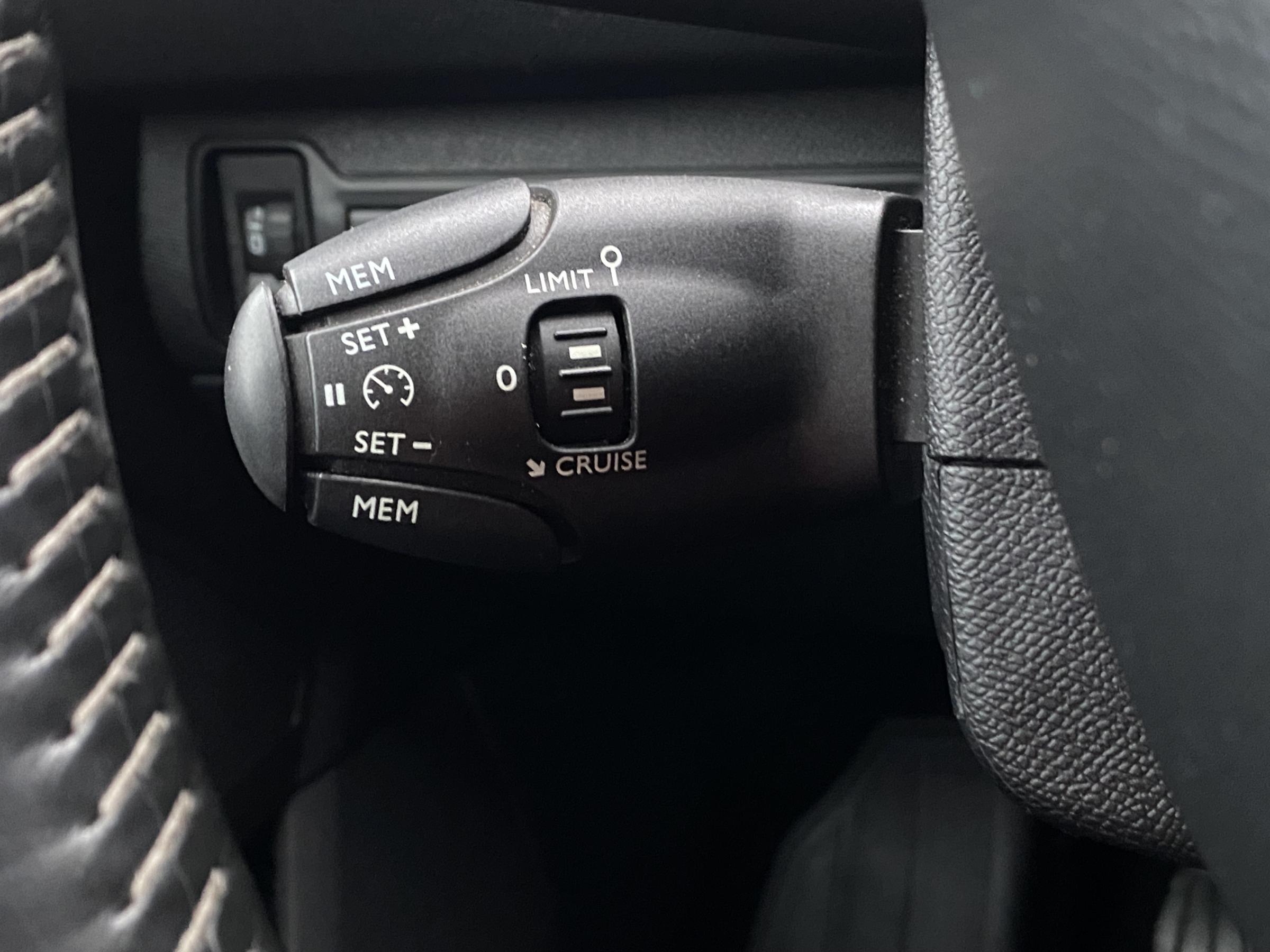 Peugeot 308, 2014 - pohled č. 13