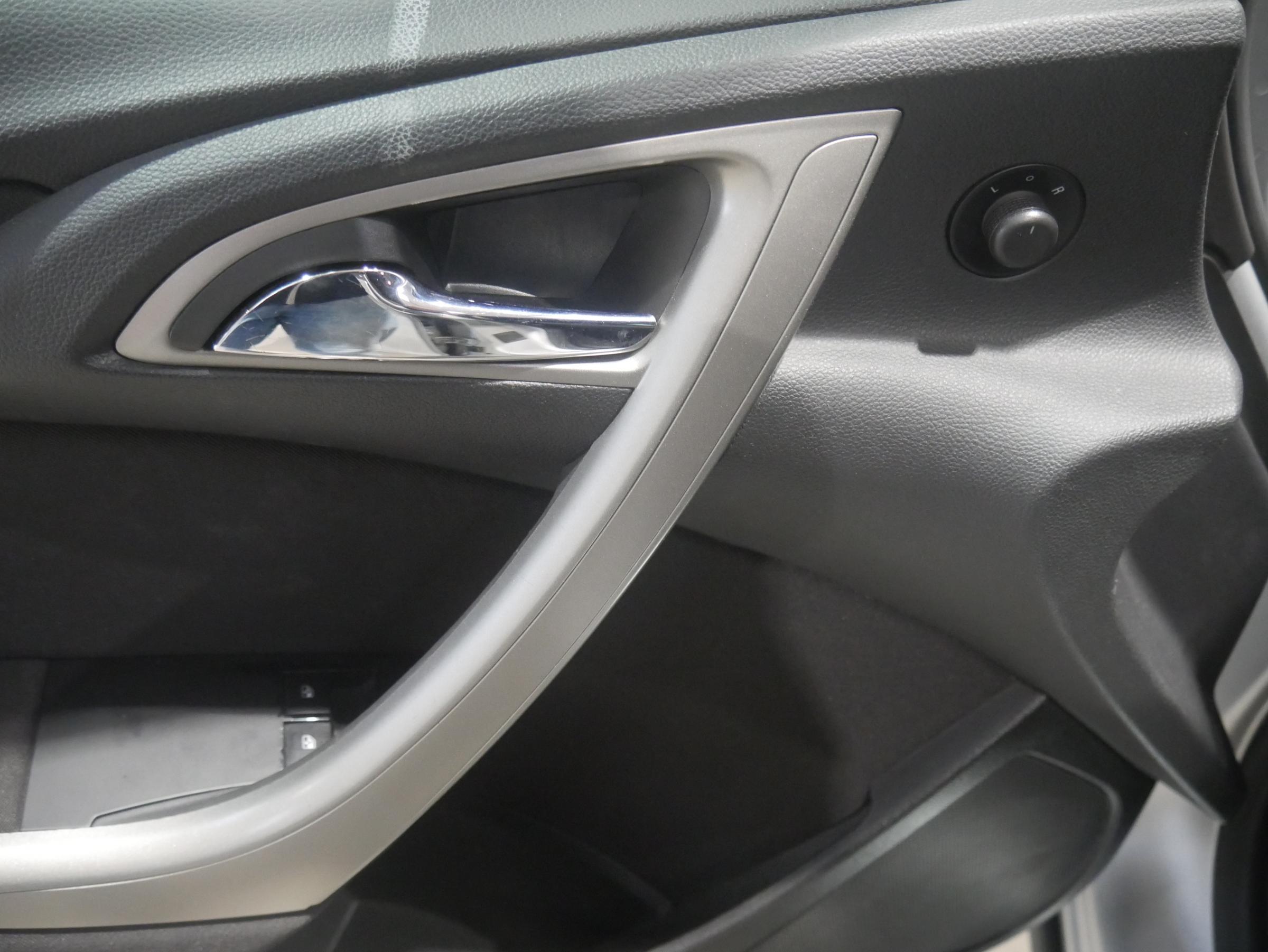 Opel Astra, 2011 - pohled č. 11