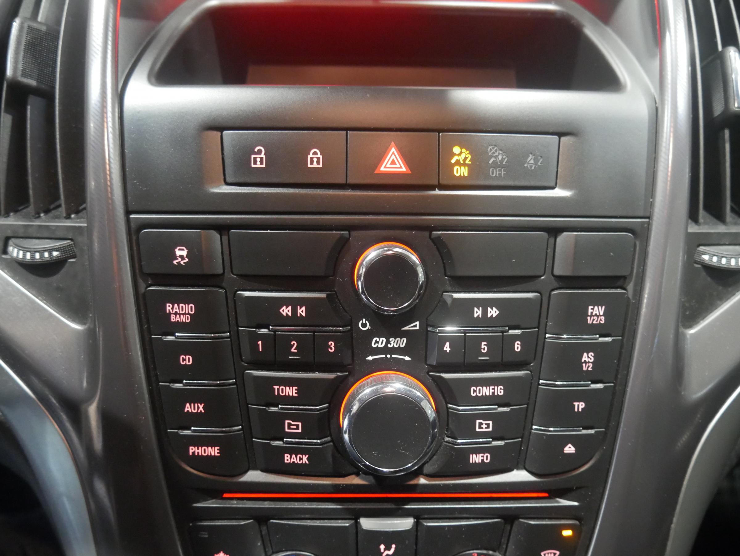 Opel Astra, 2011 - pohled č. 13