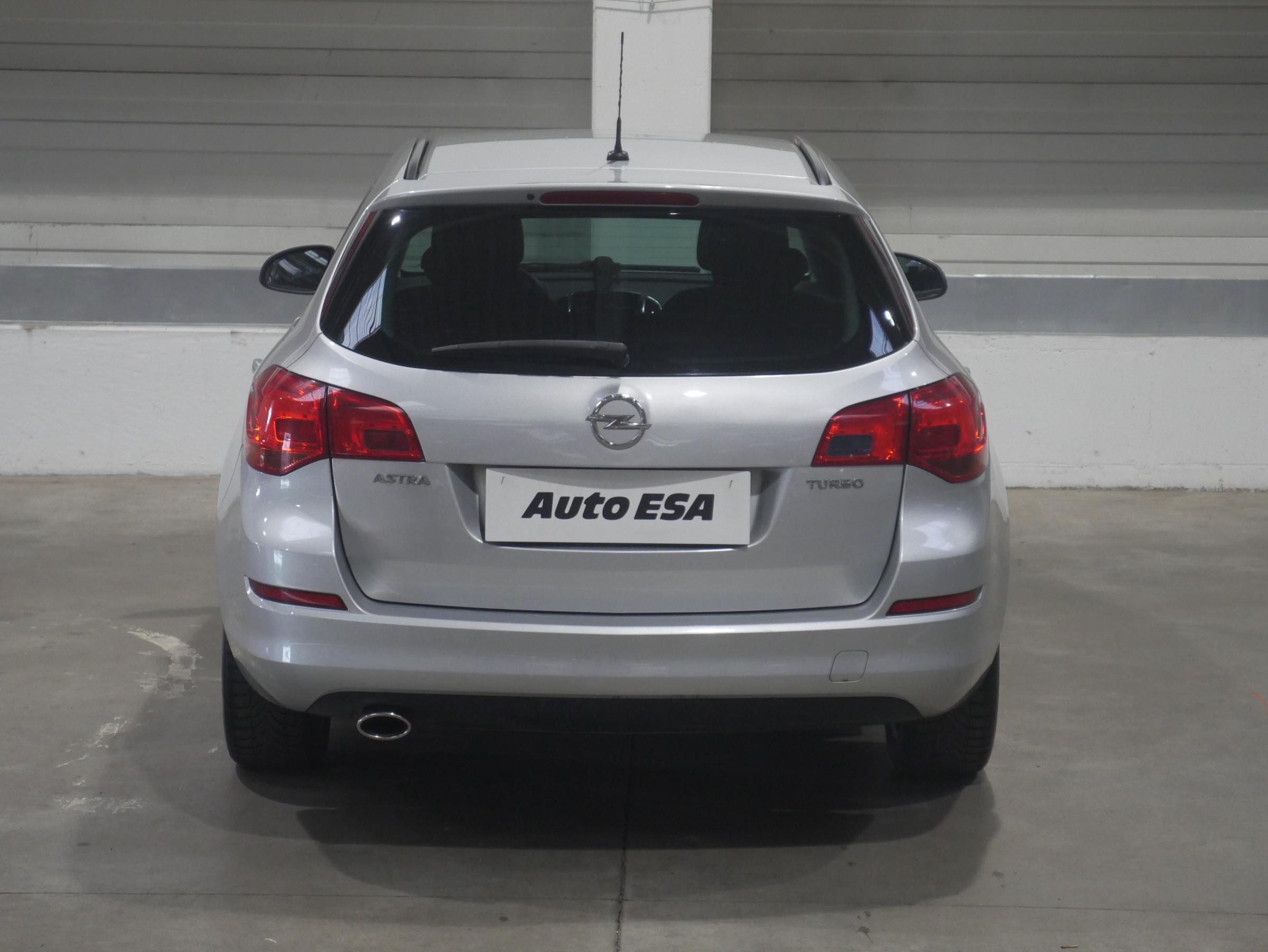 Opel Astra, 2011 - pohled č. 5