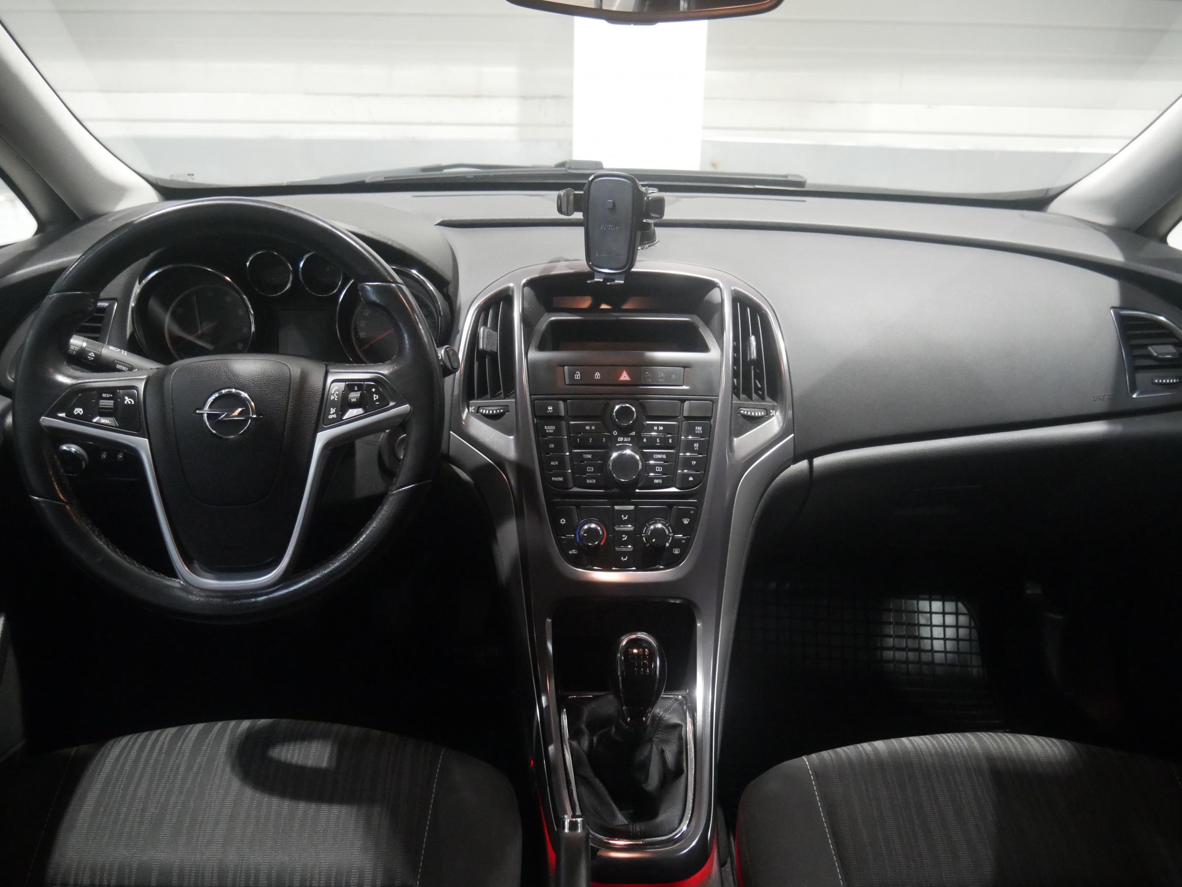 Opel Astra, 2011 - pohled č. 8