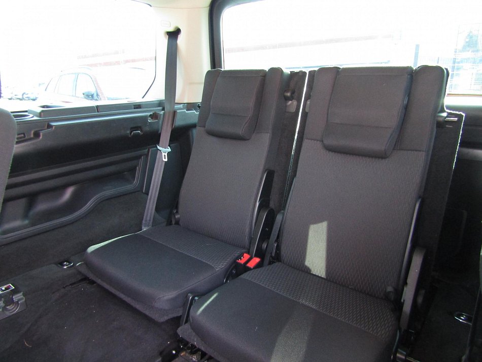 Land Rover Discovery 3.0 TD  4x4, 7míst