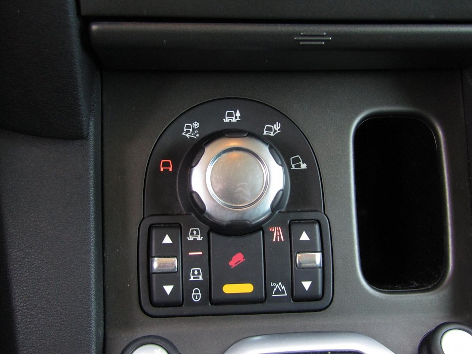 Land Rover Discovery 3.0 TD  4x4, 7míst