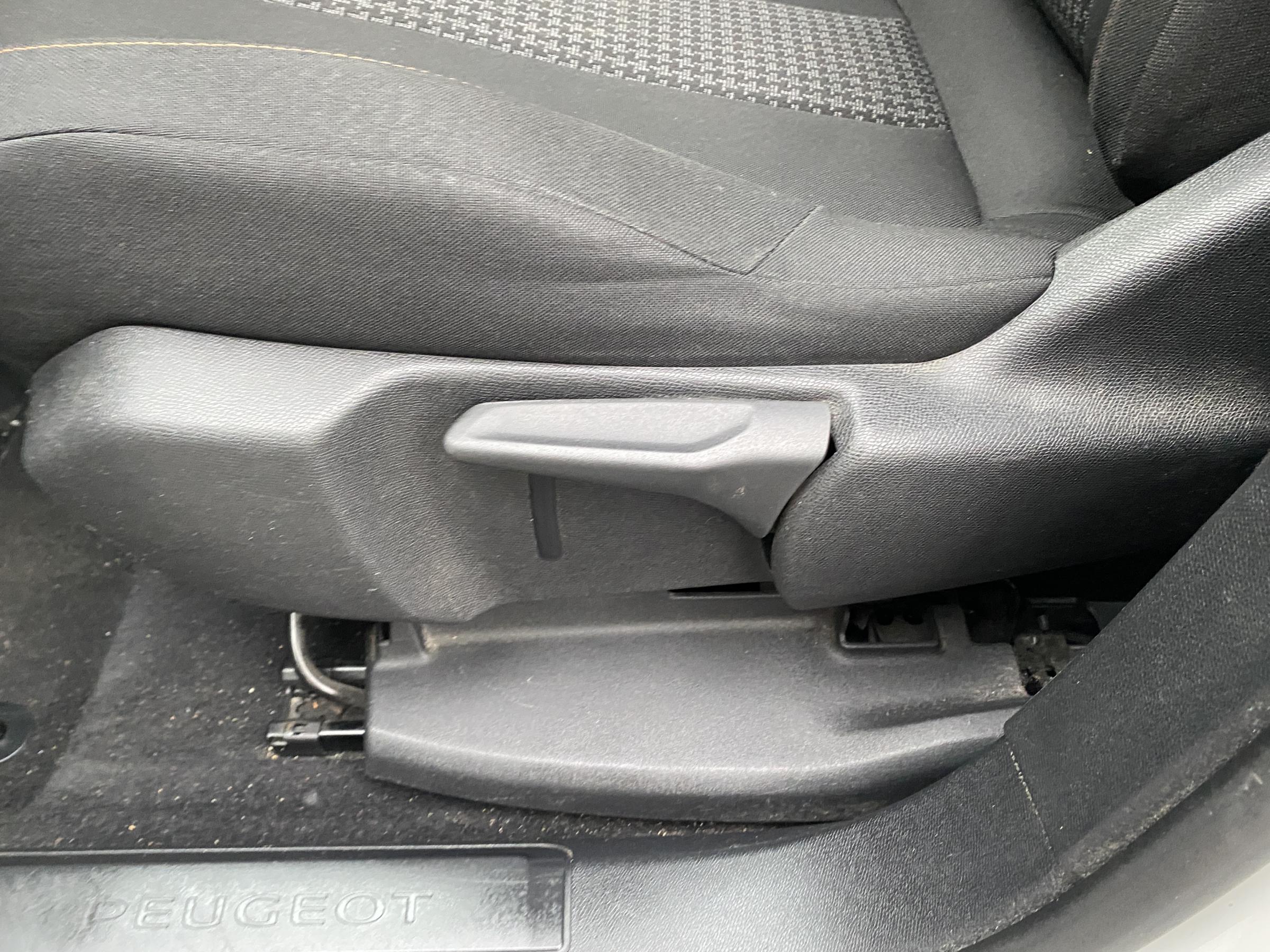 Peugeot 3008, 2018 - pohled č. 14