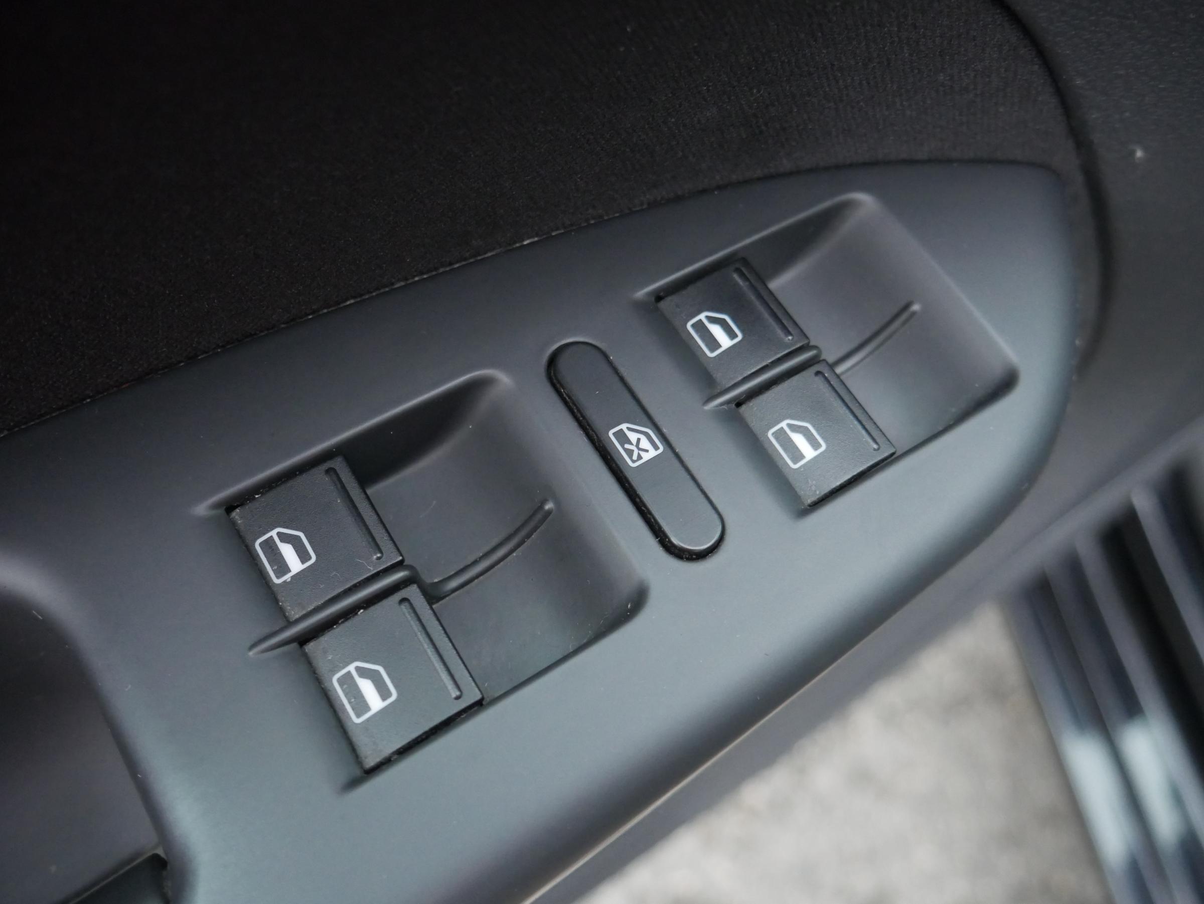 Volkswagen Touran, 2009 - pohled č. 14