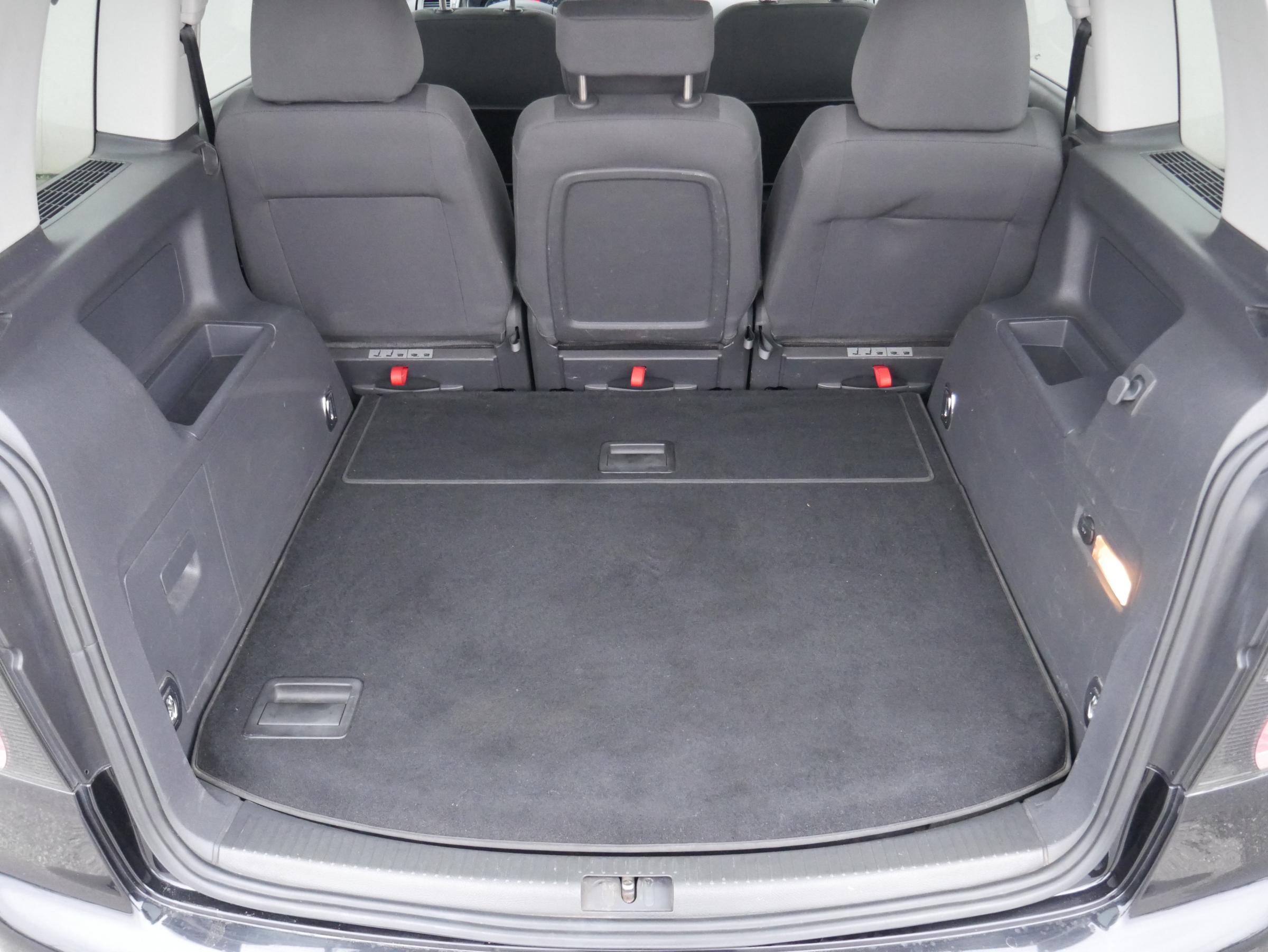 Volkswagen Touran, 2009 - pohled č. 7