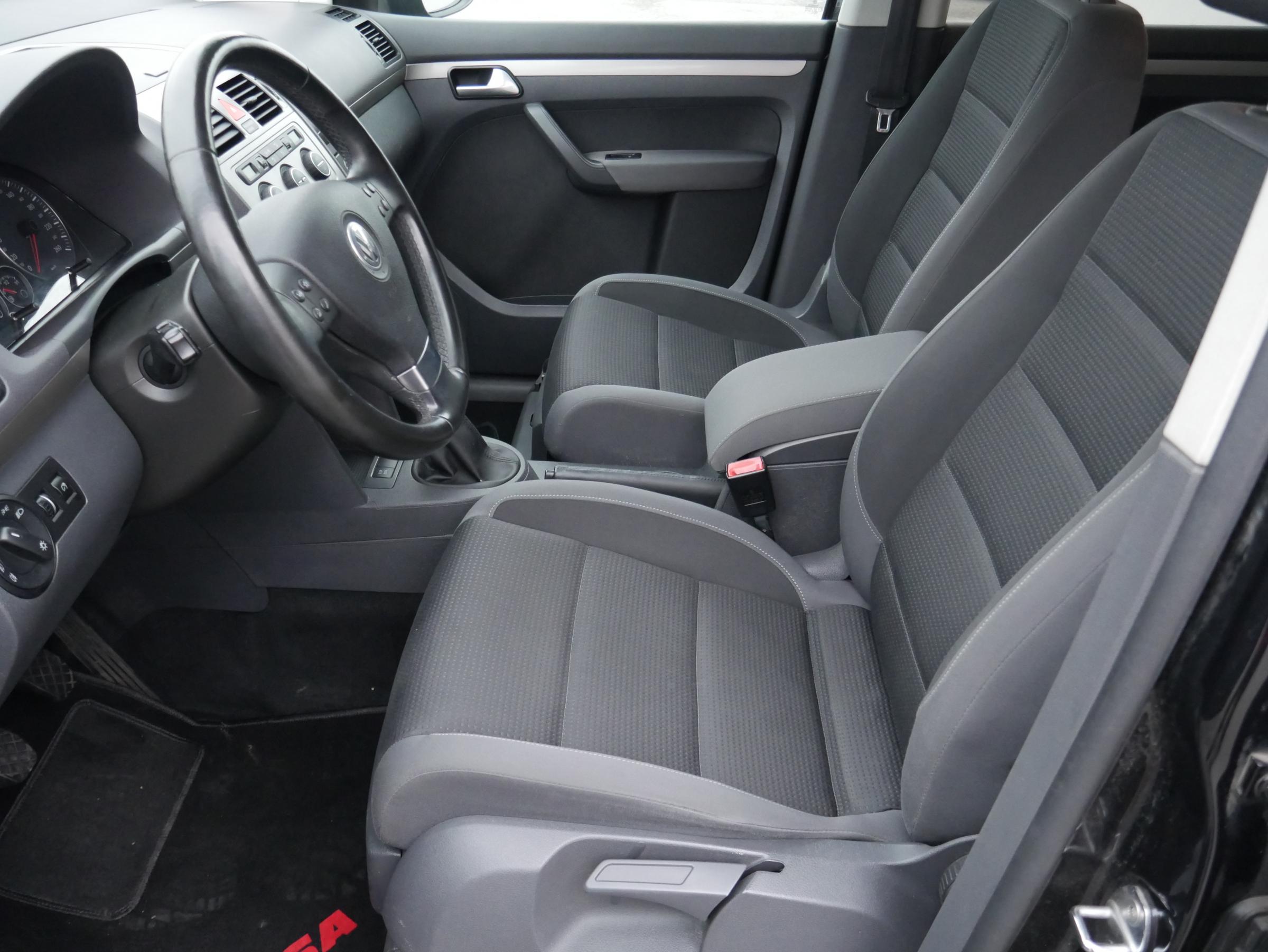 Volkswagen Touran, 2009 - pohled č. 9