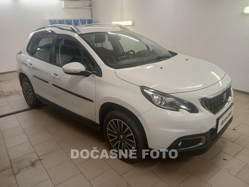 Peugeot 2008 1.2 i 