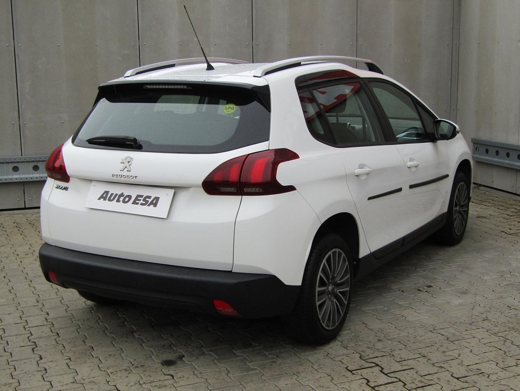 Peugeot 2008 1.2 i 