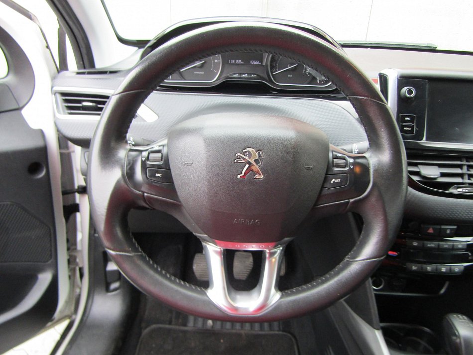 Peugeot 2008 1.2 i 