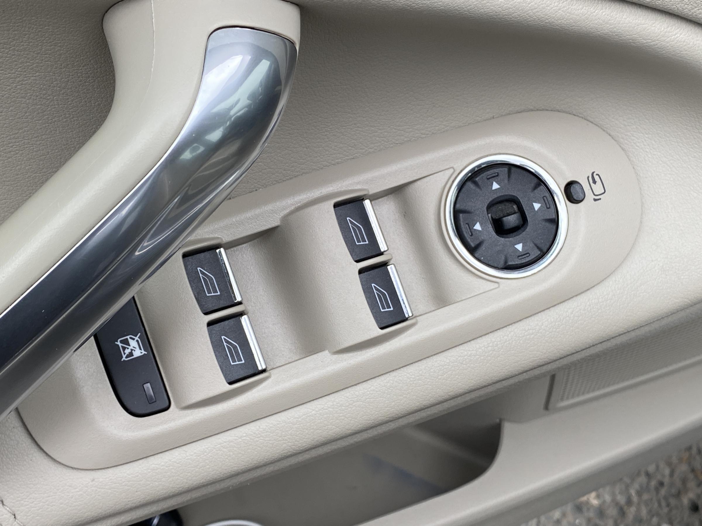 Ford Mondeo, 2011 - pohled č. 12