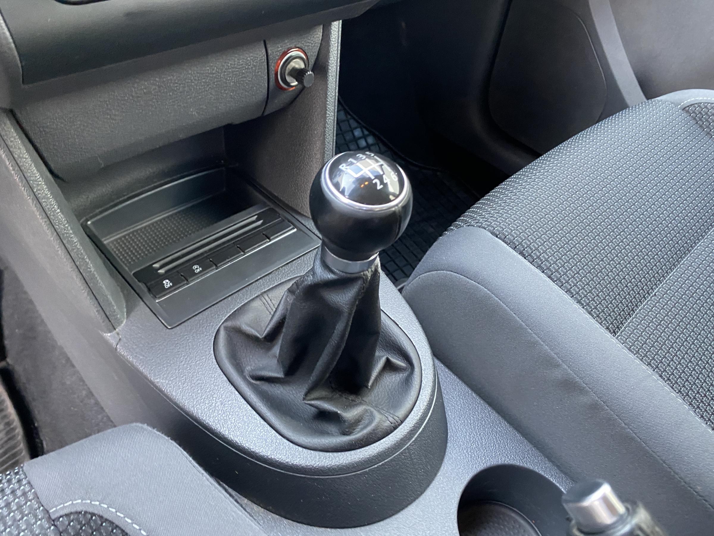 Volkswagen Touran, 2010 - pohled č. 15