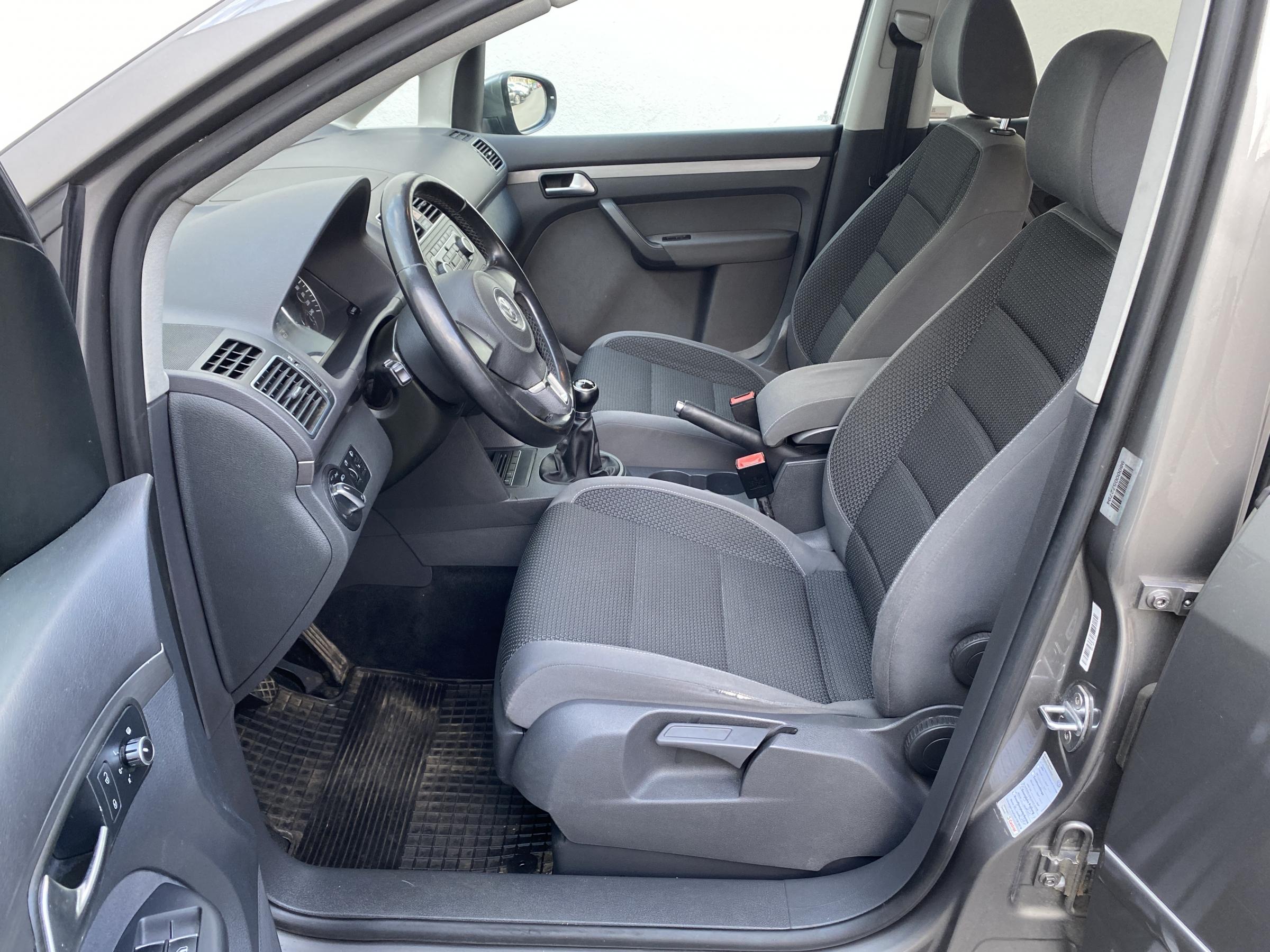 Volkswagen Touran, 2010 - pohled č. 9