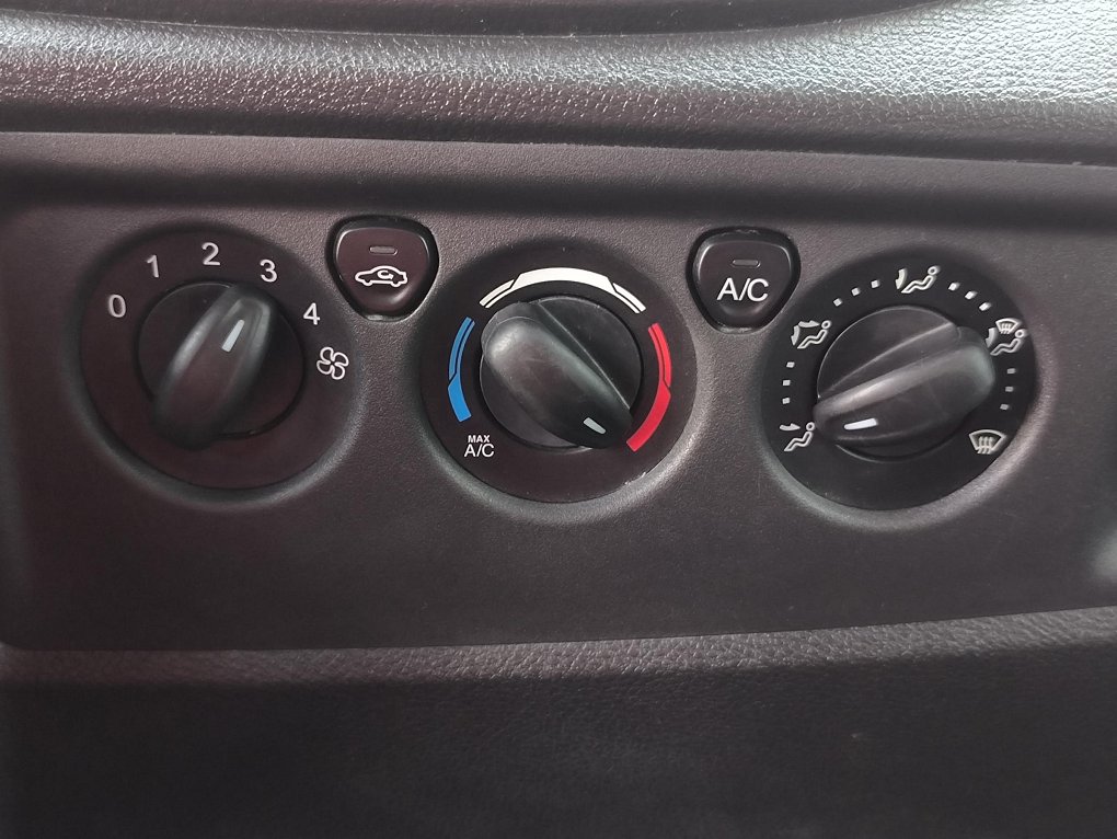 Ford Transit 2.2TDCi  L2H3 9míst