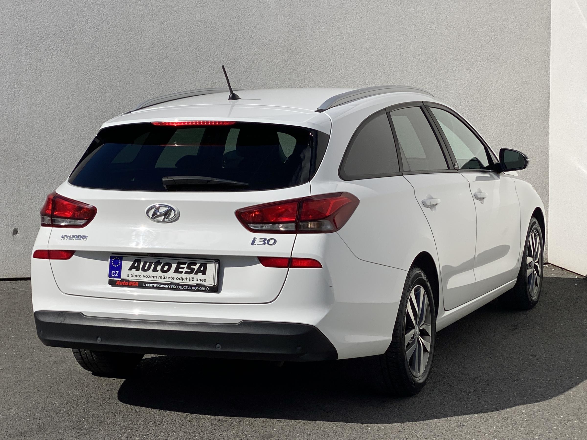 Hyundai i30, 2018 - pohled č. 4