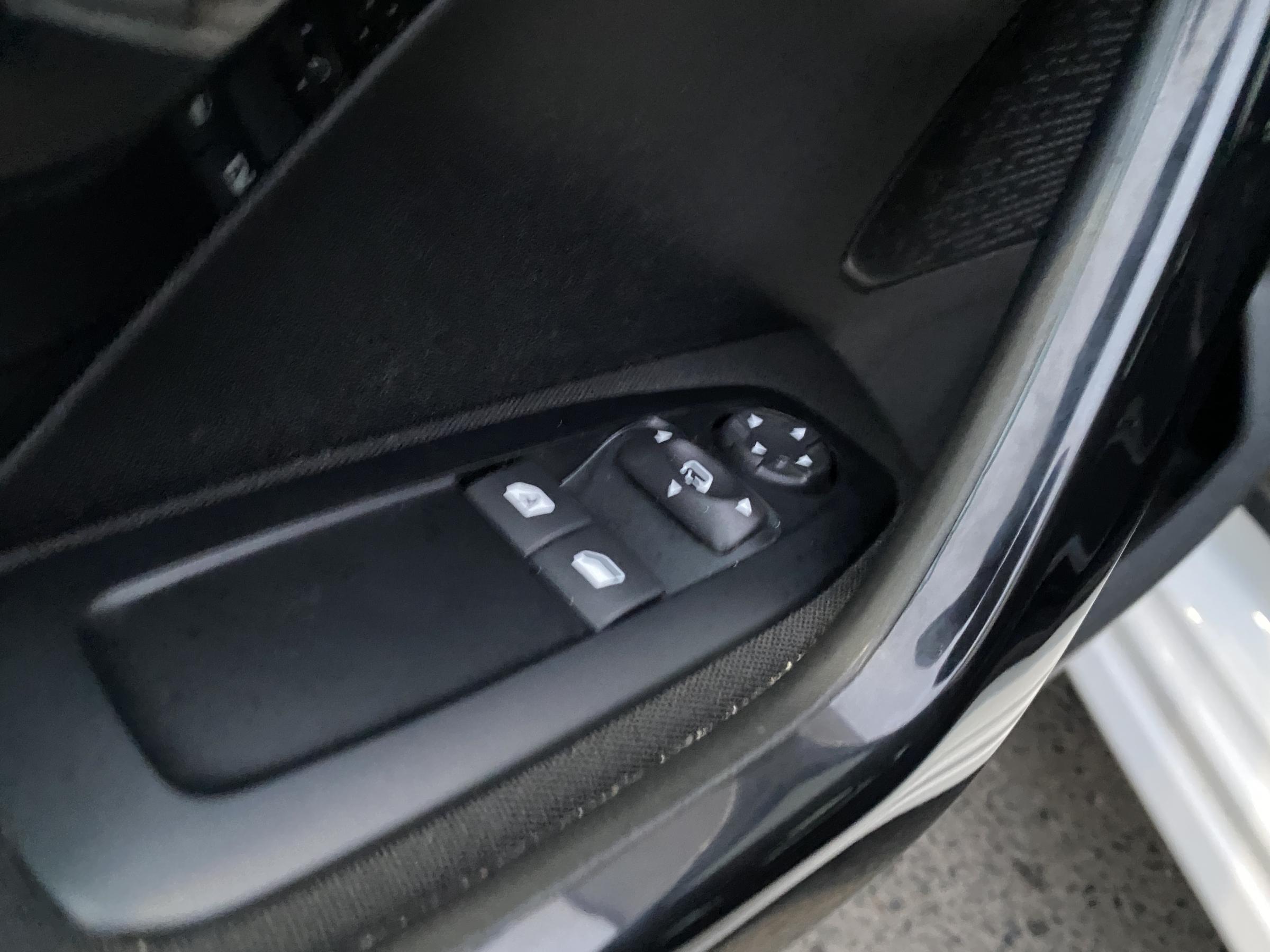 Peugeot 208, 2014 - pohled č. 13