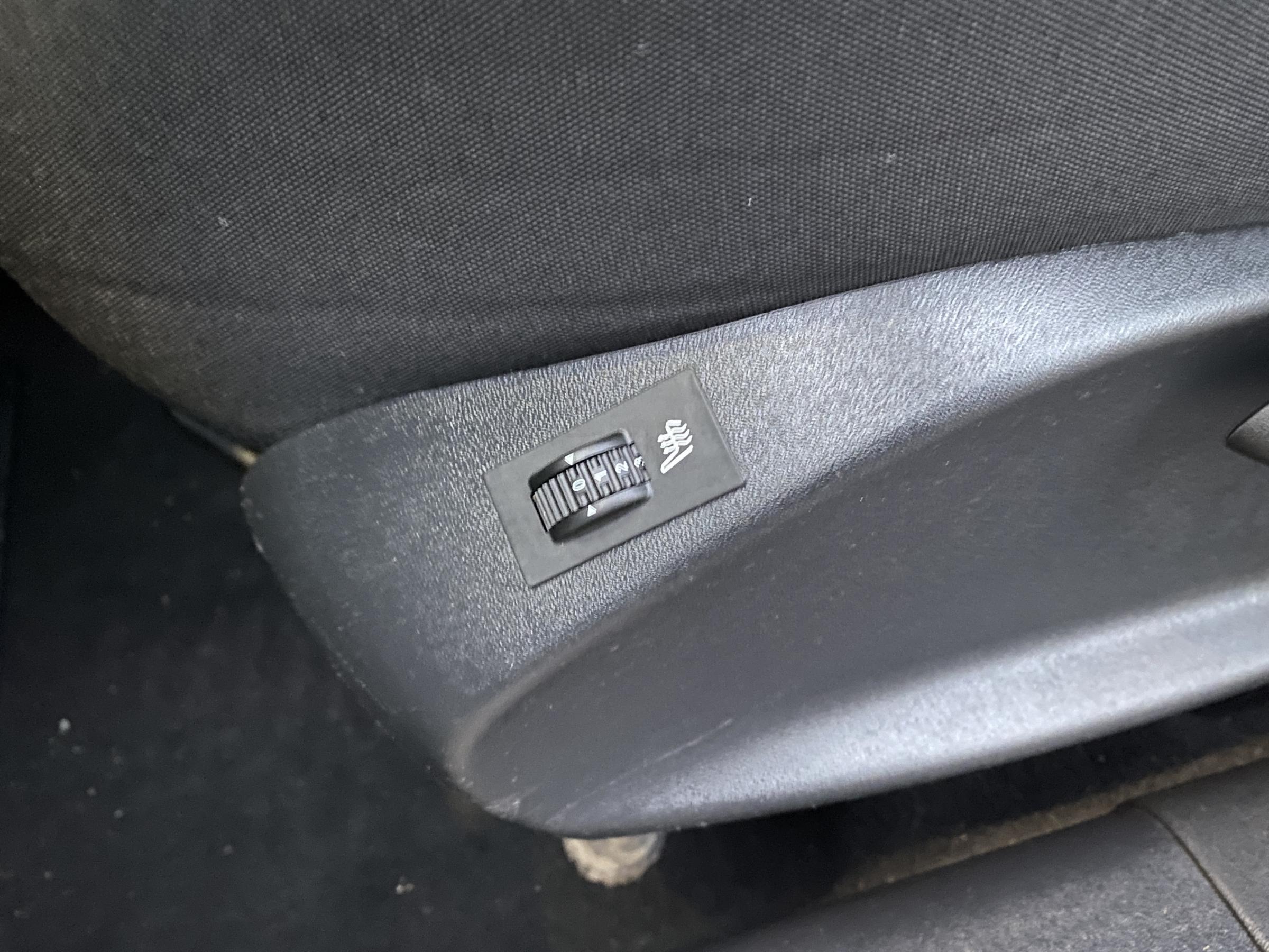 Peugeot 208, 2014 - pohled č. 15