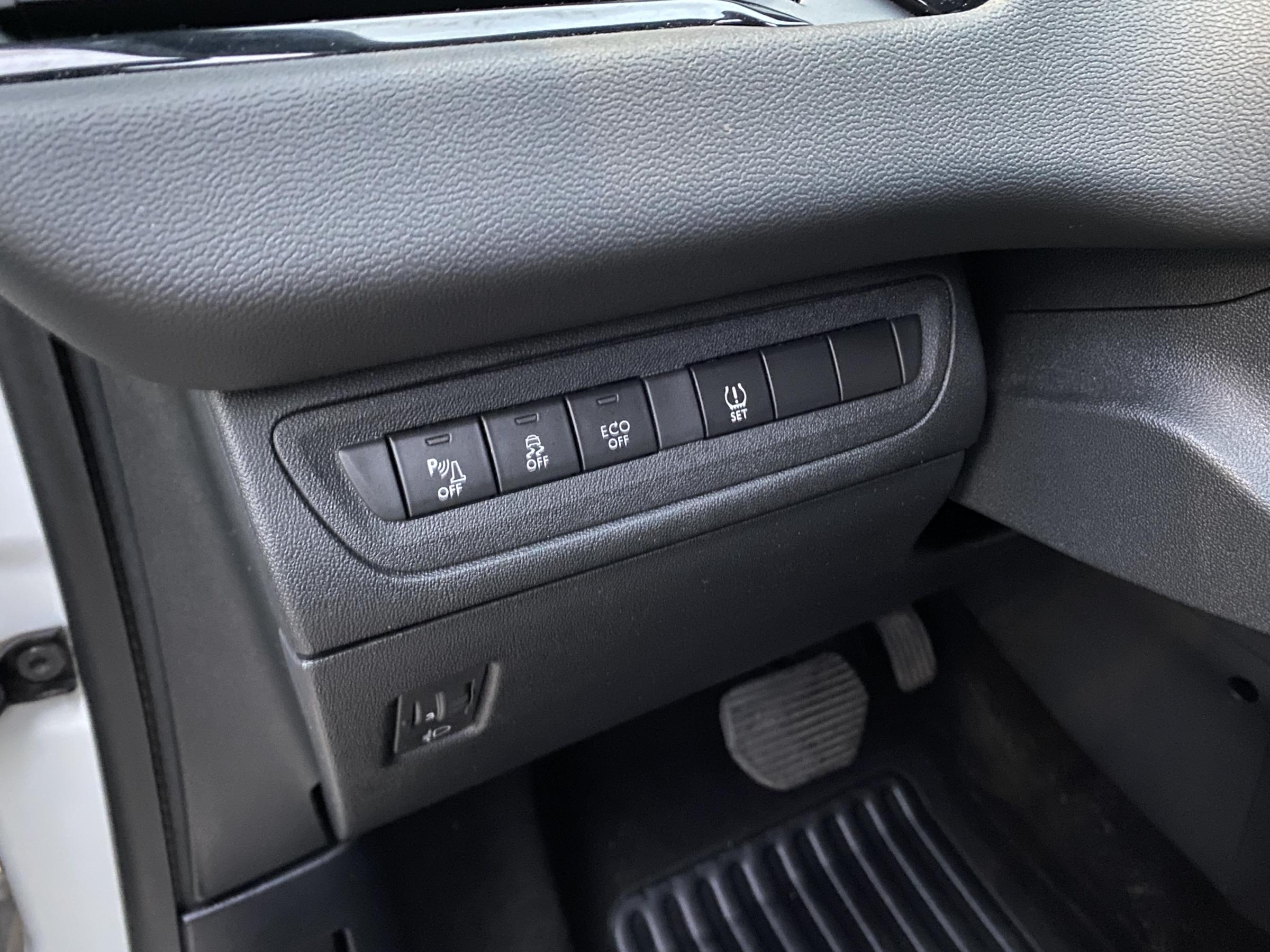 Peugeot 208, 2014 - pohled č. 16