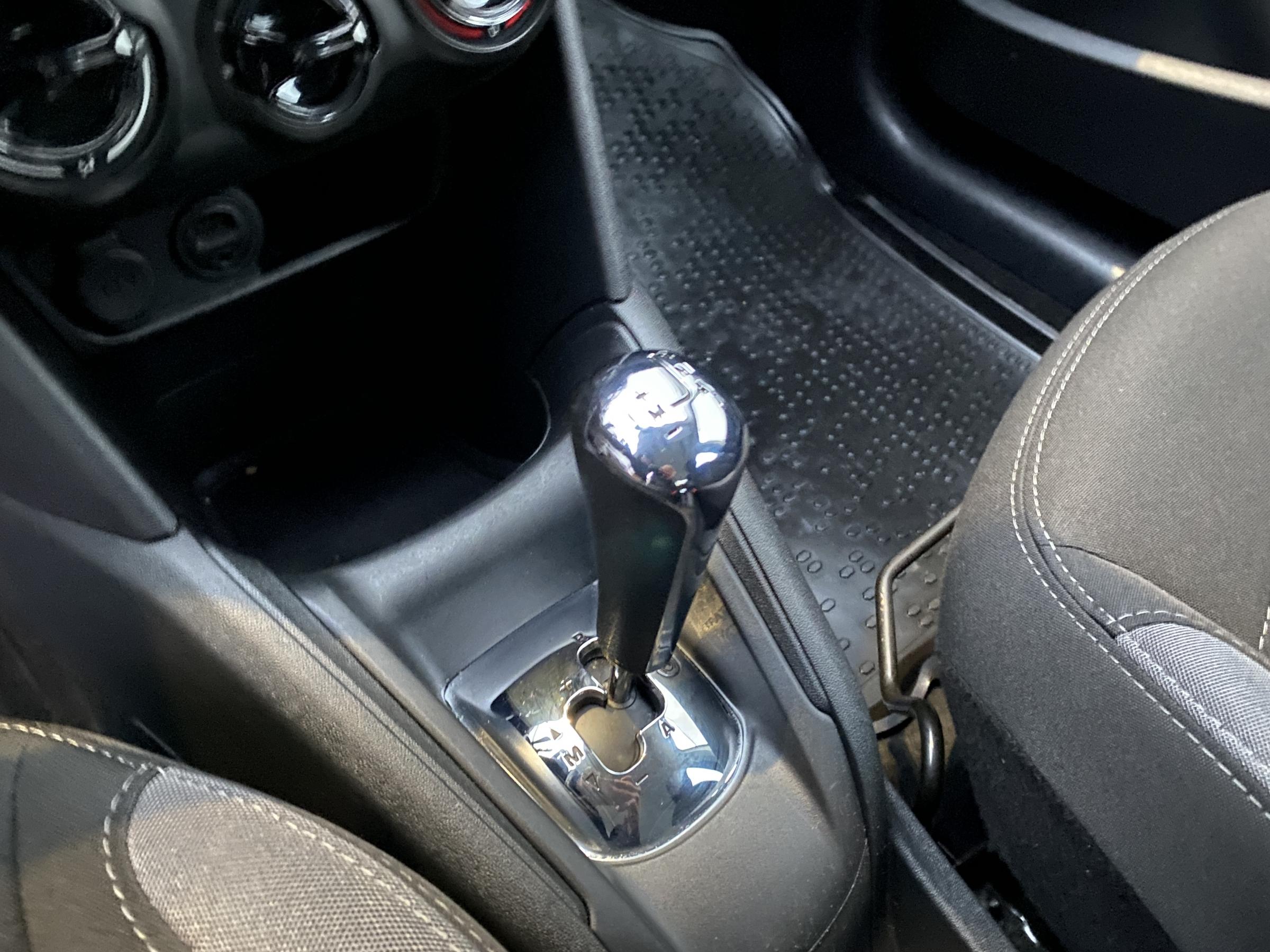 Peugeot 208, 2014 - pohled č. 17