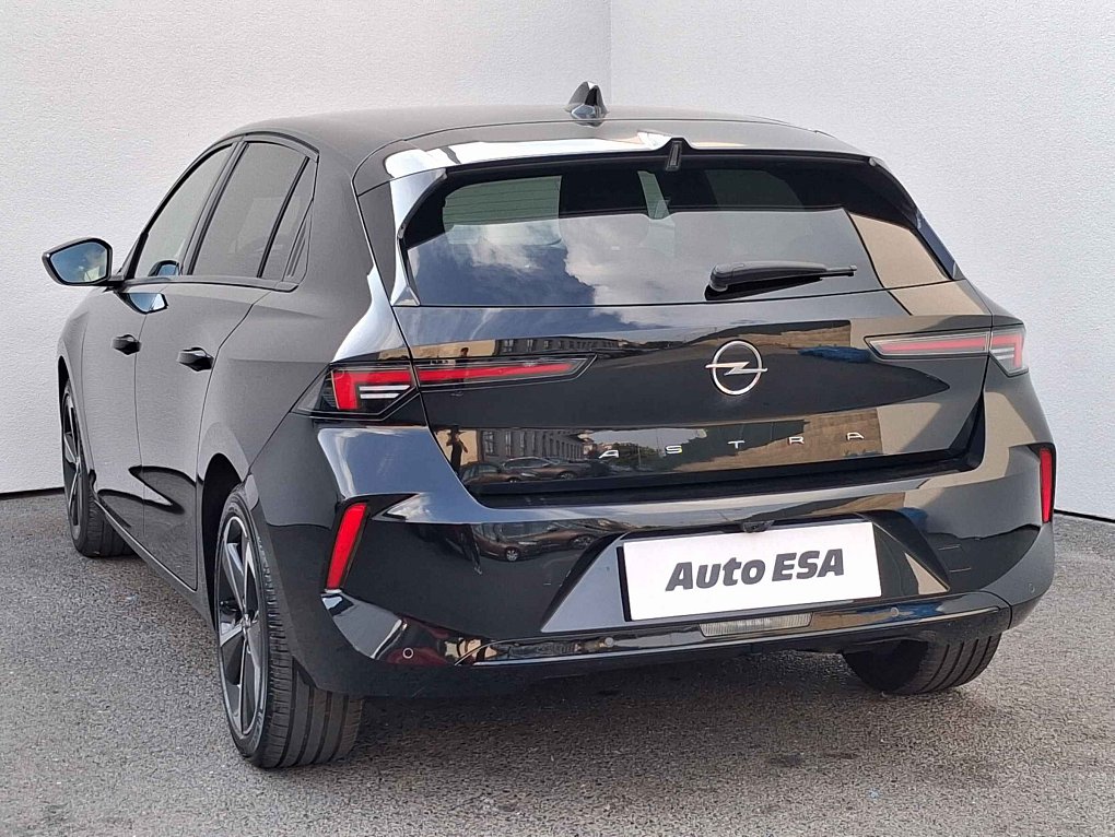 Opel Astra 1.2T Elegance