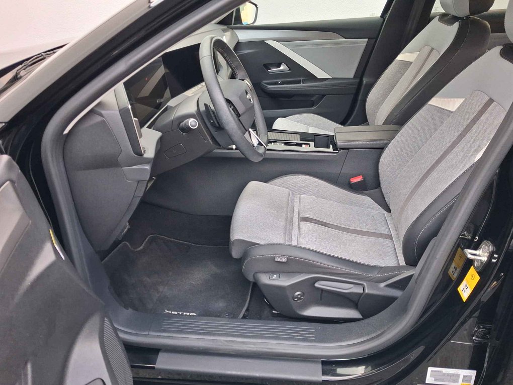 Opel Astra 1.2T Elegance
