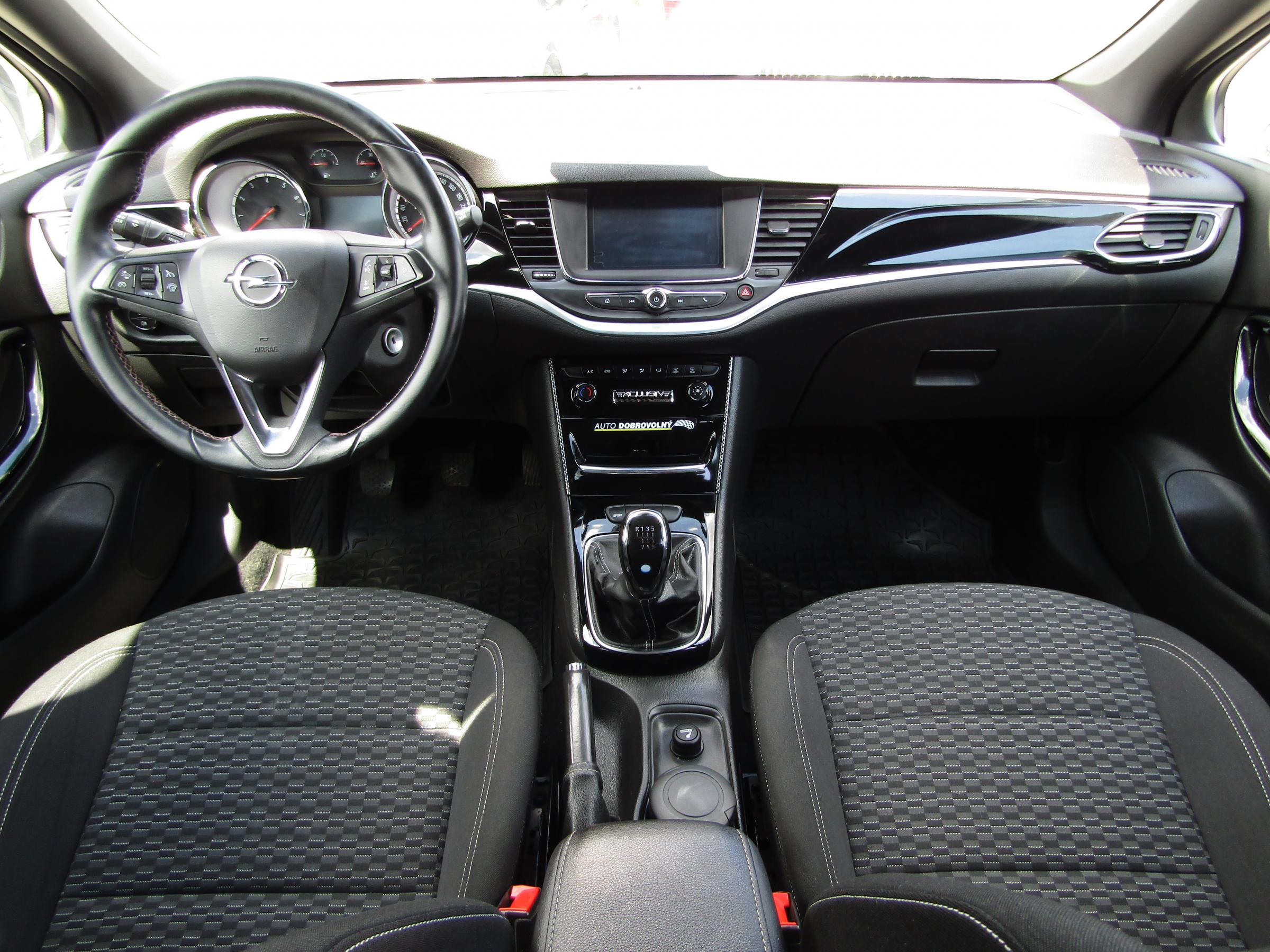 Opel Astra, 2016 - pohled č. 9