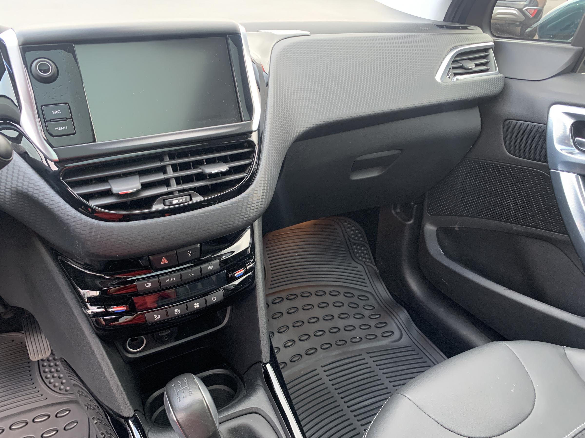 Peugeot 2008, 2016 - pohled č. 14