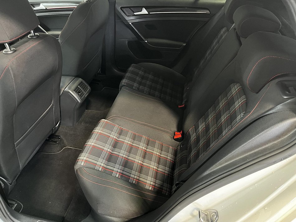 Volkswagen Golf 2.0 TSI GTi