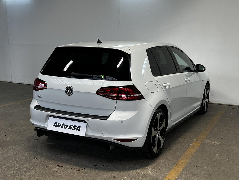 Volkswagen Golf 2.0 TSI GTi
