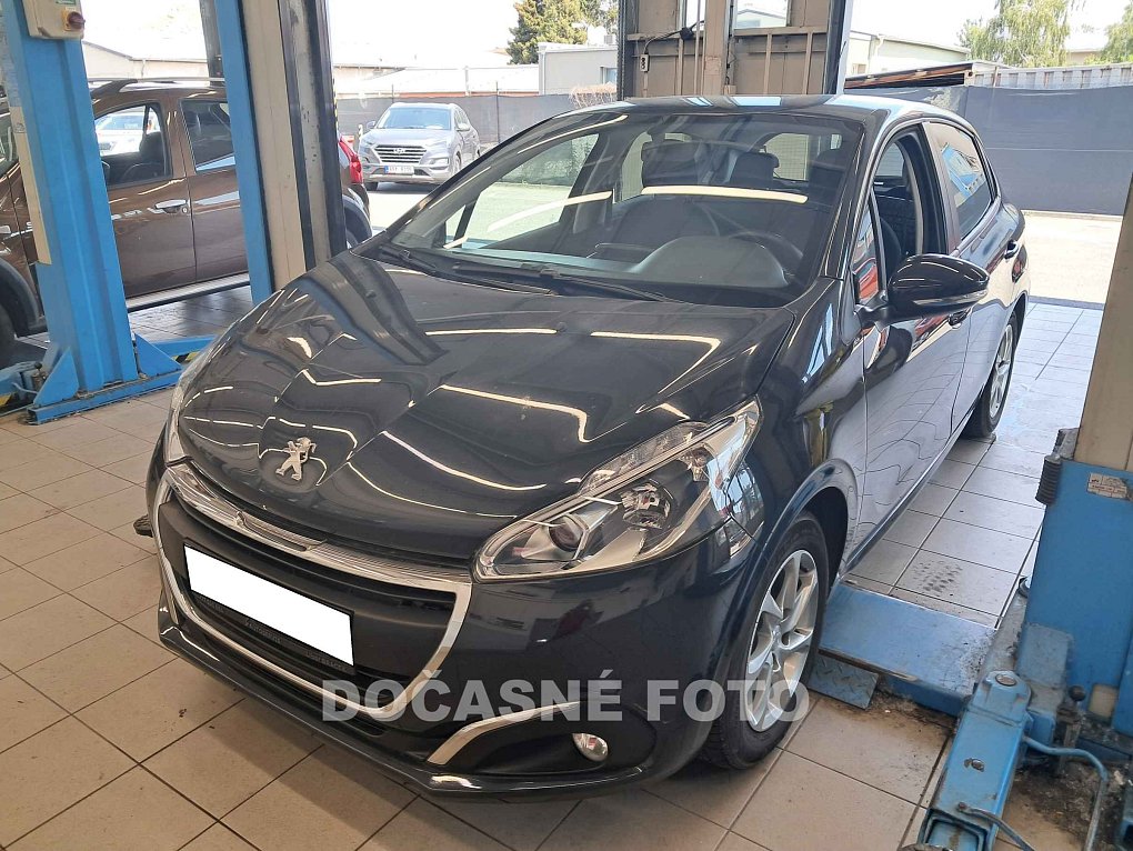 Peugeot 208 1.2i 