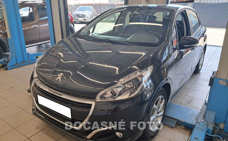 Peugeot 208 1.2i 