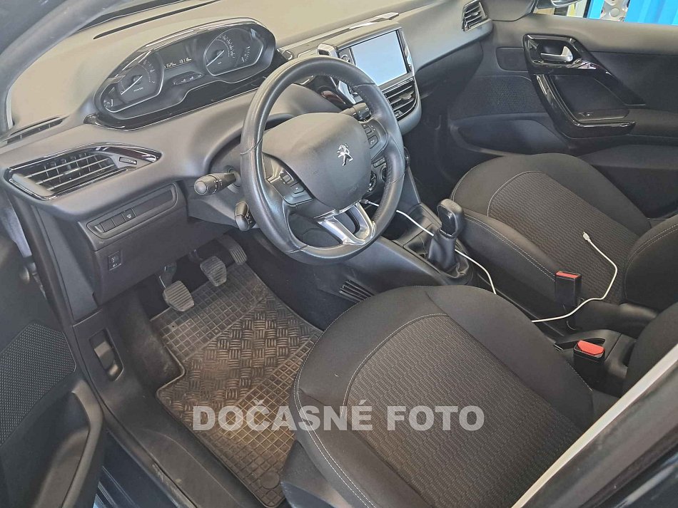 Peugeot 208 1.2i 
